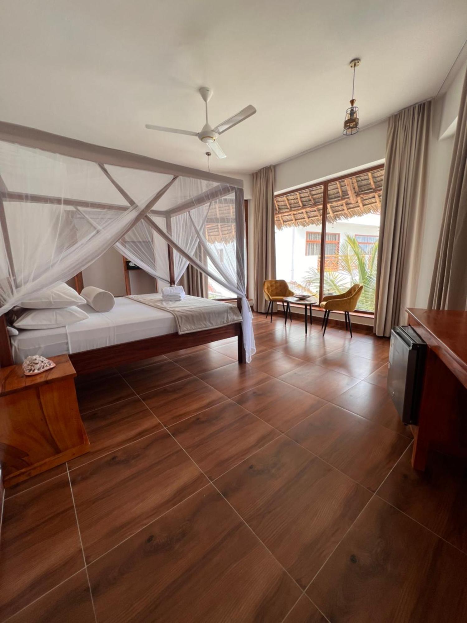 S&S Hotel Джамбиани Экстерьер фото